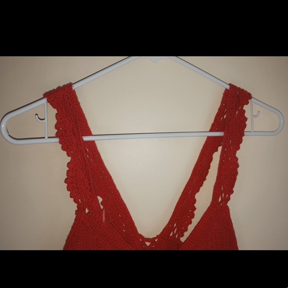 Red cropped tank top - Picture 5 of 5